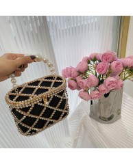 Ladies Jeweled Pearl Clutch - Black